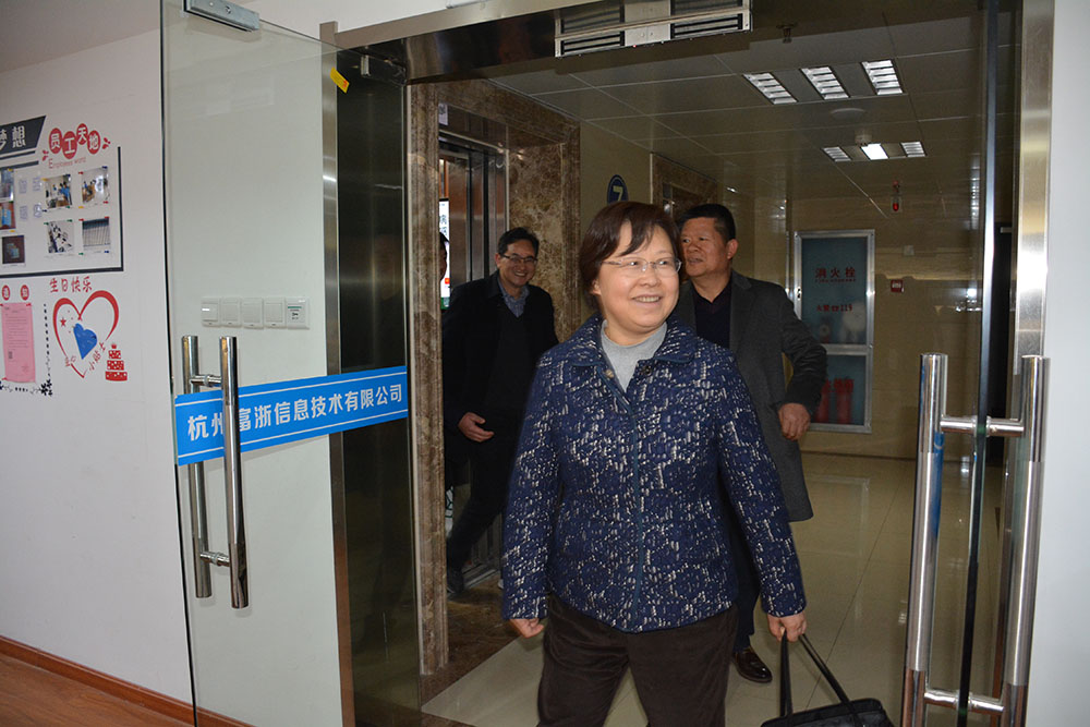 省委副秘書長、省檔案局局長劉蕓帶隊(duì)來公司開展“服務(wù)企業(yè)、服務(wù)群眾、服務(wù)基層“活動(dòng)1.jpg